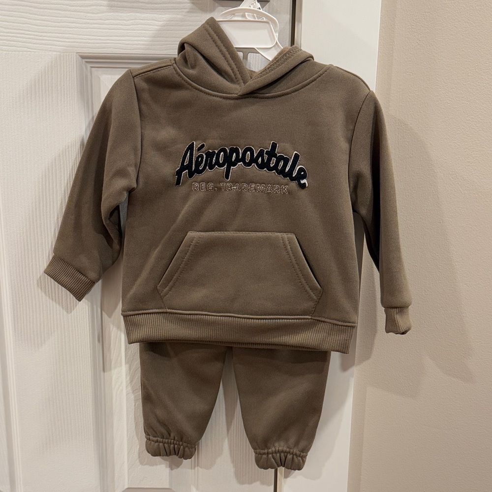 Aeropostale Kids • Brown Sweatpants & Hoodie Set (18 mos)